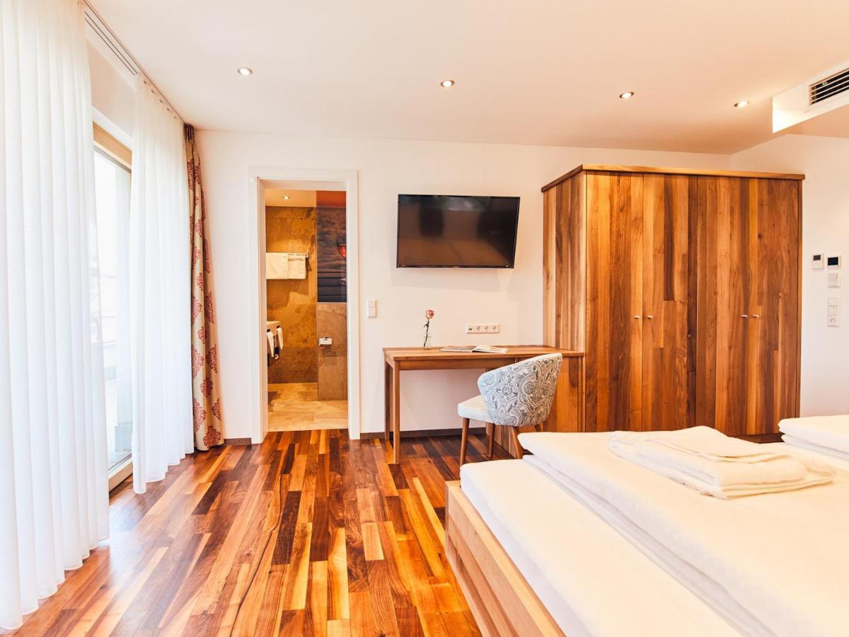 Hotel Hornstein - Weingut, Vinothek & Gastronomie ノネンホルン エクステリア 写真