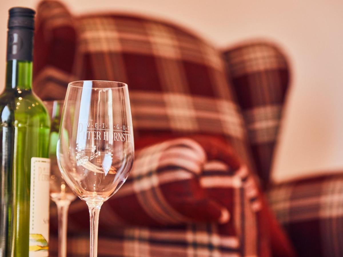 Hotel Hornstein - Weingut, Vinothek & Gastronomie ノネンホルン エクステリア 写真