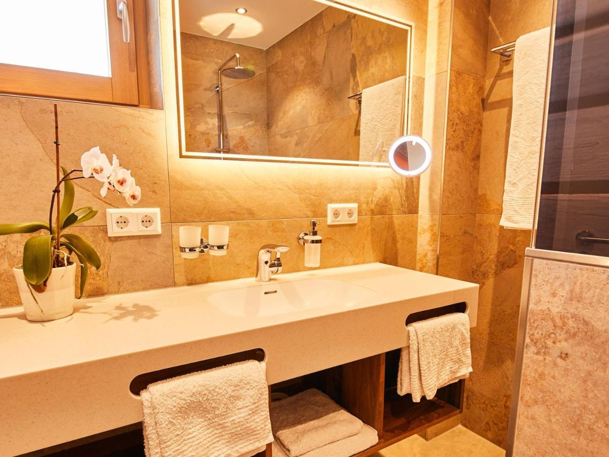 Hotel Hornstein - Weingut, Vinothek & Gastronomie ノネンホルン エクステリア 写真